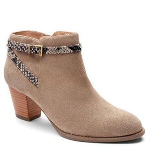 Like New Vionic Upton Booties Tan Suede Snake Print Size 7.5